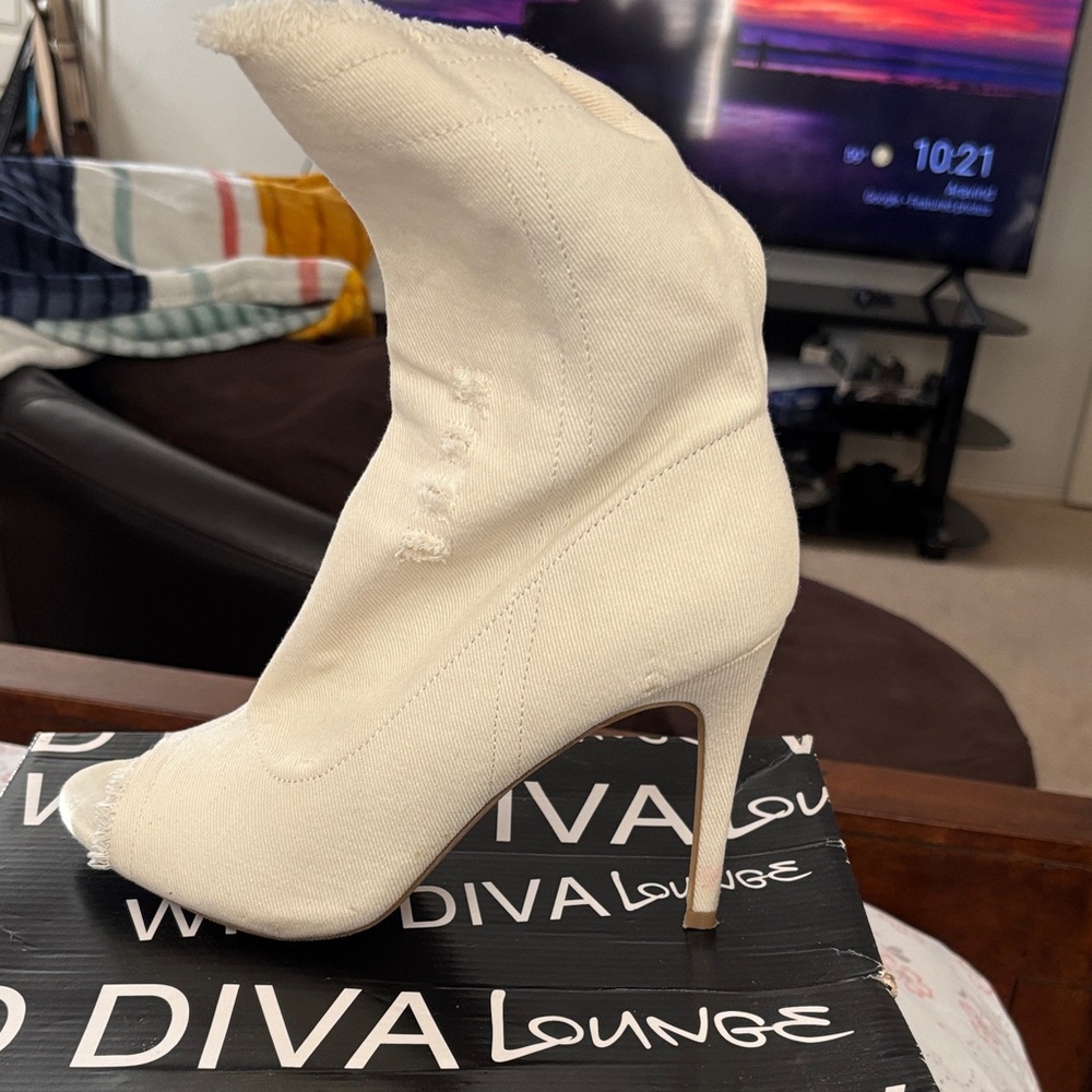 DIVA Lounge Women's Off-White Heeled Boots